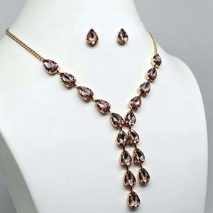 Ensemble collier et boucles d'oreilles élégant et tendance - Product Image 2