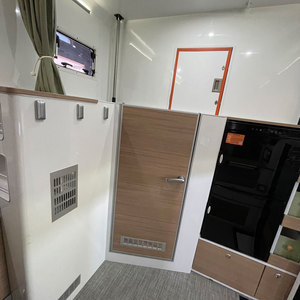 Caravane de luxe tout-terrain avec cuisine et salle de bain, <span class=keywords><strong>camping</strong></span>-<span class=keywords><strong>car</strong></span> familial pour les aventures de <span class=keywords><strong>camping</strong></span> en plein air - Product Image 4