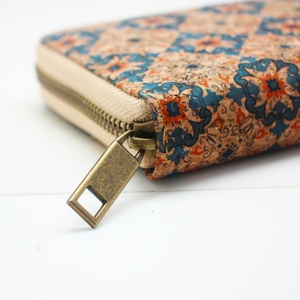 Portefeuille long zippé Boshiho pour femme en liège végétalien, grande capacité, avec compartiment pour smartphone, porte-cartes et pochette à monnaie, cadeau végétalien - Product Image 5