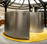 Présentoir de montres et bijoux haut de gamme, design pop-up, en acier inoxydable courbé, éclairage LED, design 3D de haute qualité, rétroéclairé, direct usine