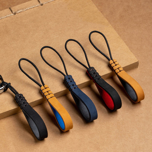 Porte-clés en cuir de <span class=keywords><strong>vachette</strong></span> bicolore à <span class=keywords><strong>double</strong></span> couche Porte-clés personnalisé de style vintage Fabriqué à la main à partir de lanière en cuir véritable - Product Image 1