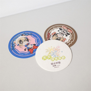 Posavasos de papel para bebidas de 1,2mm de espesor impresos personalizados OEM al por mayor impresión a una cara excelentes alfombrillas y almohadillas - Product Image 1