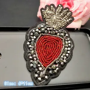 Grosir 3D buatan tangan berlian imitasi manik-manik Patch hati menjahit pada Kristal Patch manik-manik Applique lucu Patch medali cinta