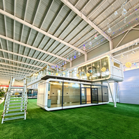 Maison conteneur modulaire préfabriquée de luxe postmoderne à 2 étages, structure en acier insonorisée, personnalisable OEM, pour hôtel, villa, complexe hôtelier, usage commercial