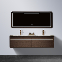 Ensemble de meuble-lavabo mural modulaire en bois de frêne avec miroir rond à étagères décalées et armoire de salle de bain avec base en lin