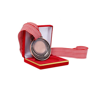 Vente en gros <span class=keywords><strong>de</strong></span> médailles personnalisées <span class=keywords><strong>avec</strong></span> ruban, Logo or <span class=keywords><strong>argent</strong></span> cuivre métal vierge Sports médailles personnalisées affichage <span class=keywords><strong>de</strong></span> médailles - Product Image 4