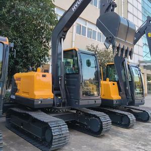 Mini-excavatrice sur chenilles Hyundai HX80G d'occasion, 8 tonnes, faible nombre d'heures de fonctionnement, bon état, moteur d'origine, système hydraulique stable, pour usage municipal - Product Image 2
