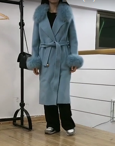 Nuovo <span class=keywords><strong>cappotto</strong></span> 2023 famoso da <span class=keywords><strong>donna</strong></span> <span class=keywords><strong>in</strong></span> <span class=keywords><strong>Cashmere</strong></span> lungo con collo <span class=keywords><strong>in</strong></span> vera pelliccia da <span class=keywords><strong>donna</strong></span> con rivestimento <span class=keywords><strong>in</strong></span> pelliccia di lusso doppiopetto - Product Image 5