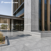 Dalle de granit gris fantaisie PerfectStone, pierre naturelle, granit haute densité pour projet de façade murale de bâtiment commercial