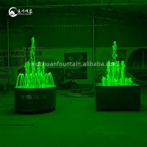 Fontaine d'eau portable ronde avec éclairage LED doré et jets multiples pour parc, villa, cour - Product Image 3