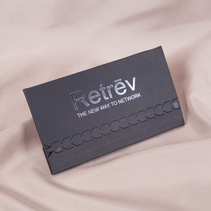 Enveloppe en papier noir résistant avec fermeture autocollante, logo personnalisé, estampage à chaud argenté, fermeture éclair noire mate pour carte NFC - Product Image 2