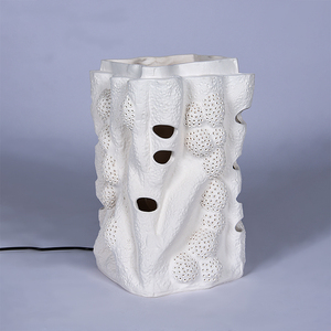 โคมไฟตั้งโต๊ะเซรามิกทำมือ ดีไซน์ลายปะการังสุดสร้างสรรค์ พร้อมดีไซน์โปร่งลายฉลุที่เป็นเอกลักษณ์ โคมไฟประติมากรรมศิลปะสมัยใหม่ - Product Image 2