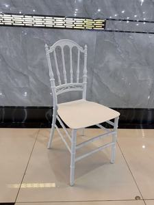 เก้าอี้พลาสติกทรงกลมแบบมีพนักพิง รุ่น Phoenix Chiavari สีขาวใส สำหรับงานจัดเลี้ยง งานแต่งงาน ห้องนั่งเล่น อพาร์ทเมนท์ โรงพยาบาล สวนสาธารณะ - Product Image 2