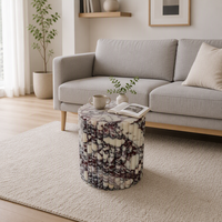 Table basse en marbre Calacatta veiné bordeaux avec piétement cannelé, finition brillante, style moderne et luxueux pour salon, villa, hôtel, salle de séjour