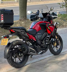 Motocicletta Usata Rossa 400cc con Motore a 4 Cilindri, Piccola Moto Retrò BK400 da Strada - Product Image 2