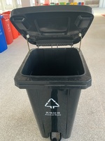 Pédale 120L Poubelle de haute qualité Poubelle de recyclage bon marché Poubelle à roulettes Poubelles en plastique basurero
