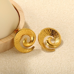Boucles d'oreilles créoles en acier inoxydable plaqué or 18 carats, texture épaissie, motif corne de vache, bijoux géométriques tendance, boucles d'oreilles créatives en spirale - Product Image 5