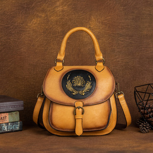 Bolso Ando de Cuero Vacuno Genuino, Mini Mochila para Mujer, Estilo Vintage, Bolso de Mano Convertible con Grabado - Product Image 1