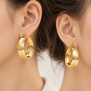 Boucles d'oreilles en forme de U larges pour femmes, design floral texturé, accessoires d'oreille pour un usage quotidien - Product Image 2