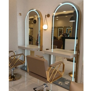Elegante <span class=keywords><strong>Espejo</strong></span> <span class=keywords><strong>de</strong></span> Salón <span class=keywords><strong>con</strong></span> Detalles en Dorado, Iluminación LED y Mesa Lateral - Product Image 1