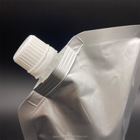 Op maat gemaakte grote zilverfolie sapzak met stand-up spout pouch voor fruitsap, mineraalwater, wodka & bier met hoekige uitgiettuit