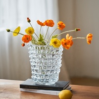 Bixuan Mundgeblasene Handgefertigte Klare Glasvase Glänzende Dreieckige Prismen Stacheliges Dornen-Design Tischdekoration Hochzeitsvasen