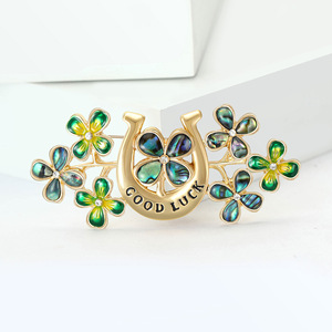เข็มกลัดรูปใบโคลเวอร์สี่แฉก ปี 2026 ชุบทอง ประดับคริสตัลและเพชรเทียม สำหรับงานแต่งงาน งานหมั้น หรือเป็นของขวัญ - Product Image 2