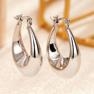 Orecchini a Goccia a Forma di U per Donne, Design Elegante e Minimalista, Gioielli alla Moda - Product Image 1