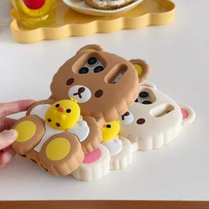 Nueva Funda para Teléfono con Diseño Creativo 3D de Pollo Amarillo Abrazable y Oso Relajado para iPhone 17 16 Pro Max 14 13, Carcasa Antigolpes - Product Image 3
