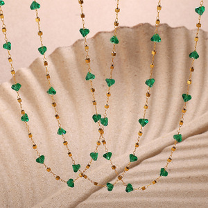 Collar de cristal verde con forma de corazón, diseño irregular, uso diario para mujer XL851 - Product Image 1