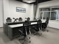 Table de console de centre de données à double moteur, bureau de console surélevé de haute qualité pour les salles de serveurs commerciales