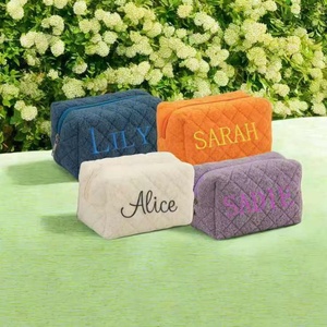 Sac cosmétique en fourrure en peluche avec velours Teddy ouilted Diamond-Pattern Cosmetic Bag Custom Quilting Embroidery Makeup Bags for Travel - Product Image 5