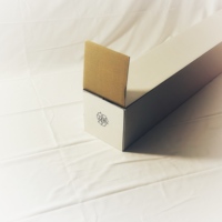 Boîte en carton ondulé durable, pliée à plat, avec impression personnalisée du logo, en matériaux recyclés biodégradables, impression flexible, impression disparaissante