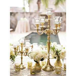 Centros de mesa Candelabro de aluminio con candelabro votivo de vidrio de 5 brazos para decoración de boda Candelabros de oro antiguo Best Seller - Product Image 1