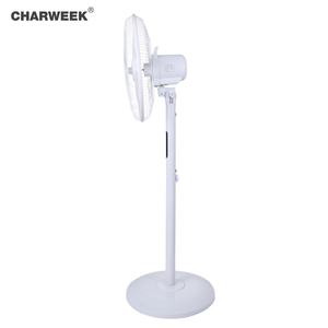 Ventilateur alimenté par batterie au lithium de 16 pouces avec panneau solaire, en stock - Product Image 2