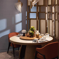 Ensemble de chaises de salle à manger en bois massif, style moderne, écologique, durable, salon, mobilier minimaliste, restaurants, cafés, maisons d'hôtes