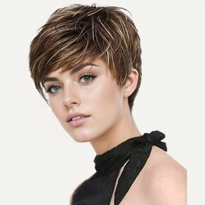 Parrucca da donna a capelli corti con <span class=keywords><strong>frangia</strong></span> obliqua, marrone dorato, resistente alle alte temperature, vendita diretta dalla fabbrica per il commercio estero - Product Image 2