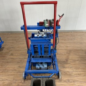 Gama completa de modelos Accesorios gratuitos ricos en características Máquina automática de fabricación de ladrillos Máquina de ladrillos pequeña - Product Image 1