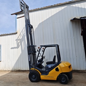 Montacargas Diésel Usado de 3 Toneladas, Original de Japón, Komatsu FD30, Motor con Neumáticos Sólidos, Altura de Elevación de 3000-5000 mm, 12 Meses de Garantía, Hidráulico - Product Image 3