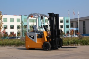 Hoogpresterende 3-wielige elektrische heftruck met contragewicht, kleine elektrische heftruck met CE-certificaat voor binnenlading - Product Image 2