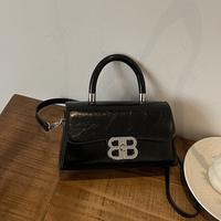 Sac à main rétro doublé de fibres de polyester pour femmes. À la mode avec un la conception de Flip-top. Peut être porté Cross-body.9907