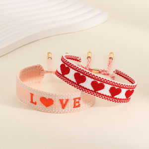 Hoogwaardige op maat gemaakte geweven armbanden met logo, stoffen kwast, luxe hartborduurwerk, modieus koordarmband voor koppels - Product Image 1