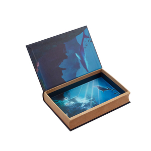 Scatola Regalo a Forma di Libro con Dorso Arrotondato e Chiusura a Nastro, Confezione Rigida in Cartone Personalizzata - Product Image 5