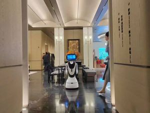 Robot de service intelligent humanoïde multifonction de haute qualité DefiLabs pour les restaurants et les hôtels, personnalisé professionnellement - Product Image 2