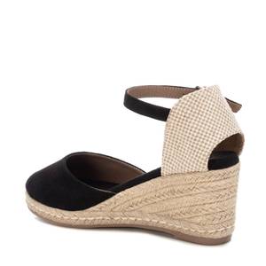 Sandales compensées en daim noir à bride cheville pour femme Refresh - Product Image 3