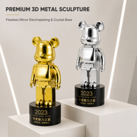 Sculpture d'ours personnalisée en finition miroir métallique, art moderne pour la décoration de bureau