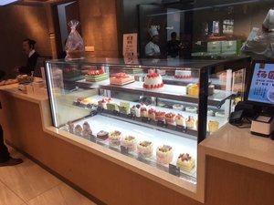 Ba Lớp Thiết Bị Làm Lạnh Bánh Hiển Thị Cửa Kính Thương Mại Showcase Bánh Hiển Thị Tủ Lạnh - Product Image 2