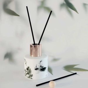 Botella difusora de cañas aromáticas gran oferta <span class=keywords><strong>Aramis</strong></span> decorar <span class=keywords><strong>perfume</strong></span> de cerámica estampado en oro contenedor de aromaterapia de porcelana blanca - Product Image 1
