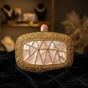 Bolso de mano de metal hecho a mano de lujo con incrustaciones de nácar, diseño exquisito para mujeres, para usar en fiestas nocturnas, bolso de noche para mujeres. - Product Image 1