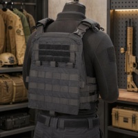 Système de gilet modulaire sur mesure compatible MBAV avec pochette pour plaques et panneau MOLLE avant amovible pour utilisation sur le terrain